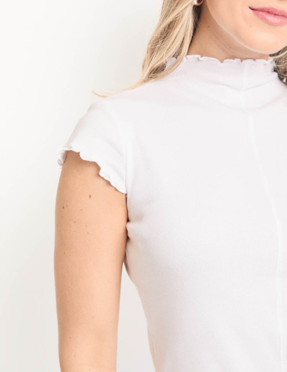 Playera manga corta cuello escarola mujer