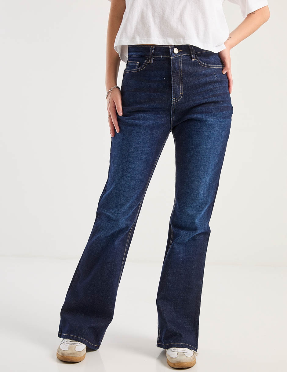 Jeans flare con cinturón para mujer
