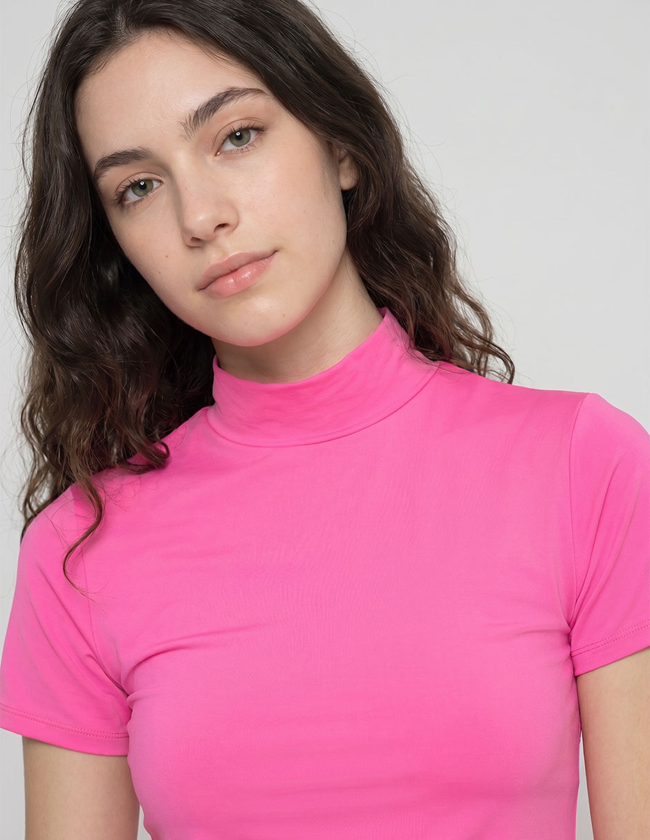 Playera manga corta cuello alto para mujer 3