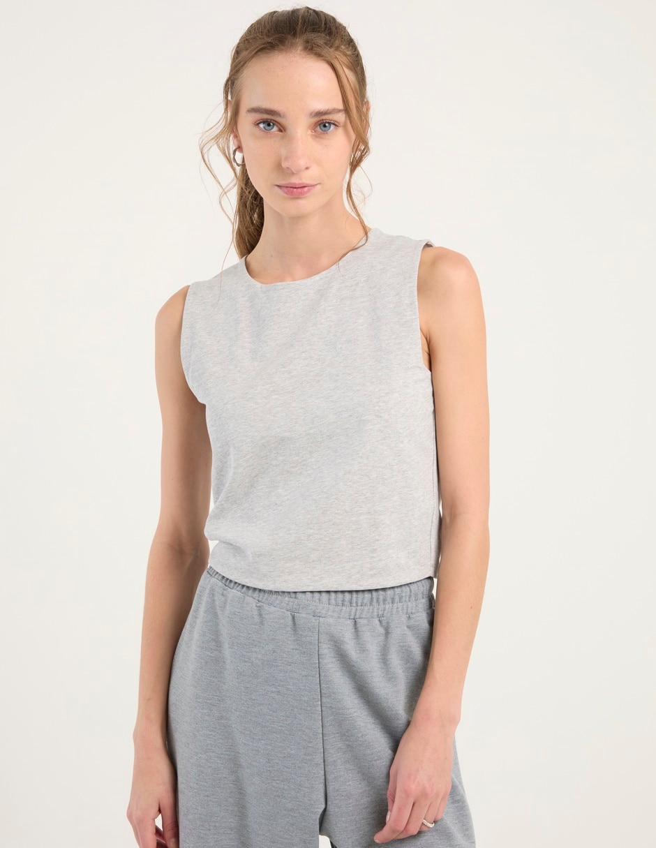 Top cuello redondo escote regular 1