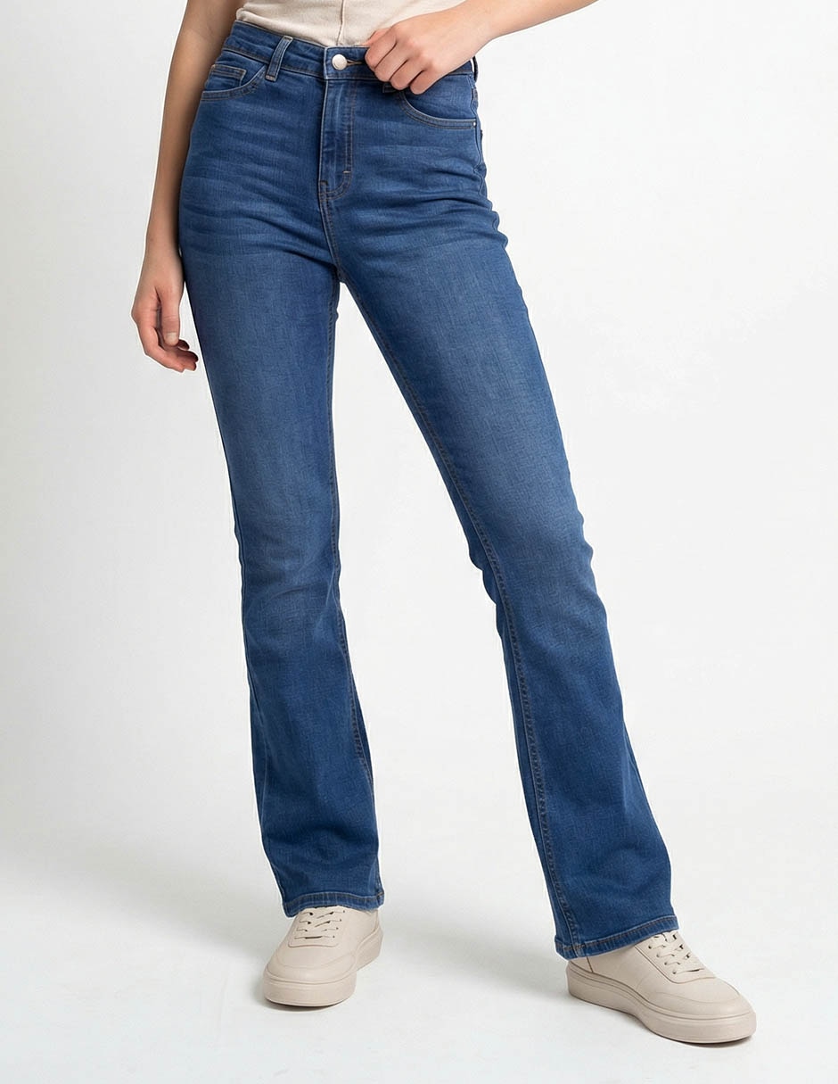 Jeans flare con cinturón para mujer