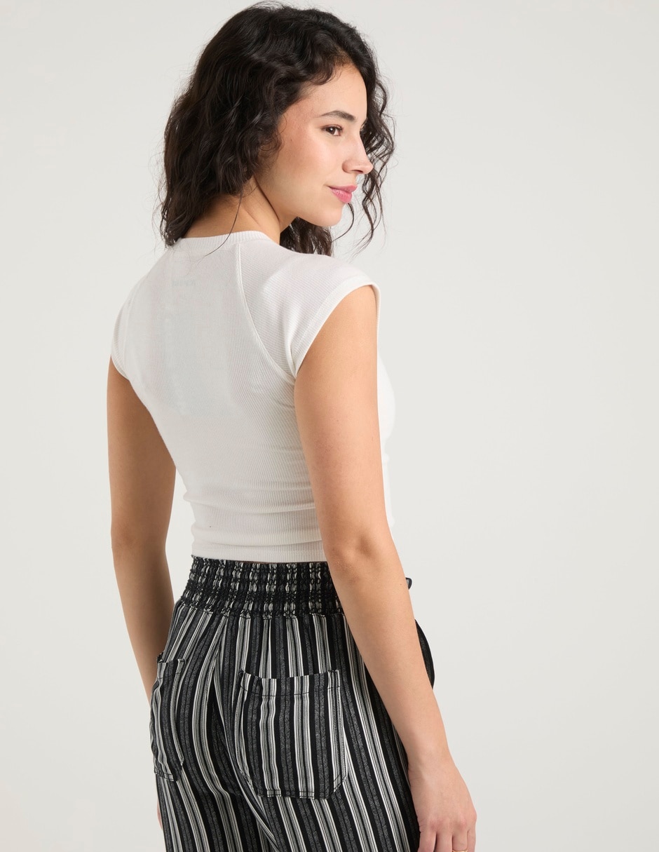 Playera cuello redondo para mujer 6